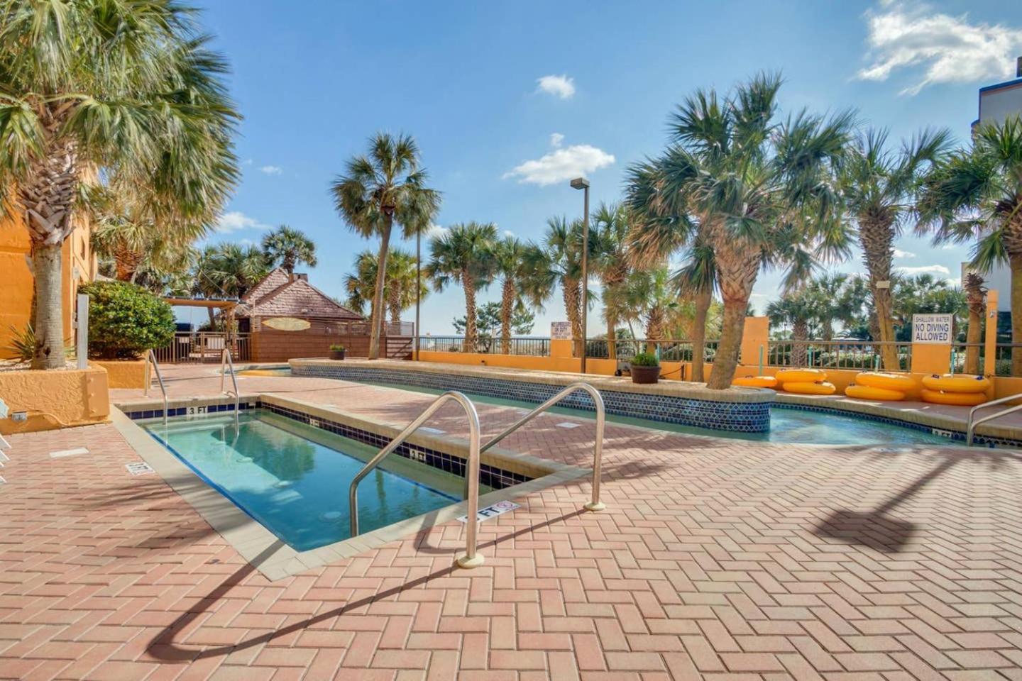 Oversized Ocean View Queen Suite With Beautiful Fireplace And Accents - Sleeps 4 Guests! Миртъл Бийч Стая снимка
