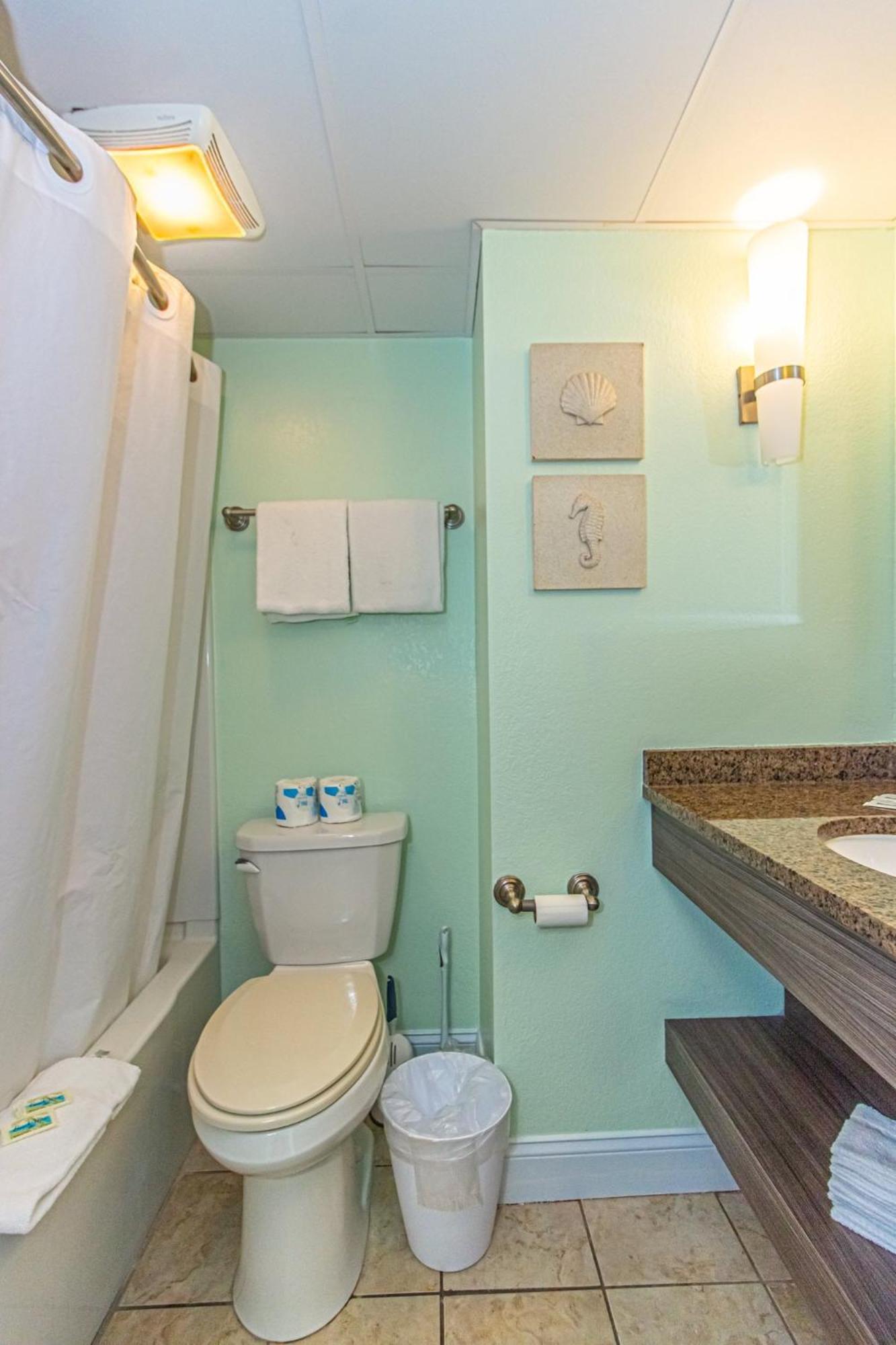 Oversized Ocean View Queen Suite With Beautiful Fireplace And Accents - Sleeps 4 Guests! Миртъл Бийч Стая снимка