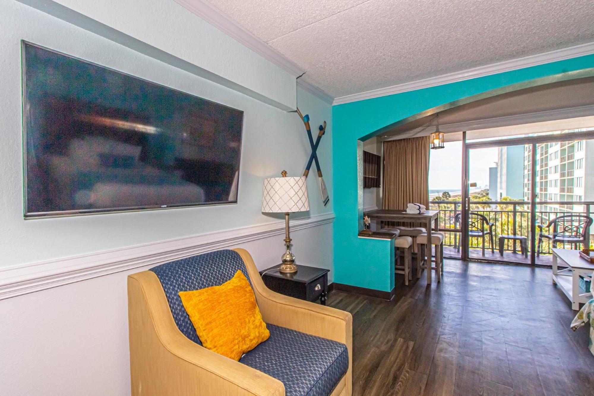 Oversized Ocean View Queen Suite With Beautiful Fireplace And Accents - Sleeps 4 Guests! Миртъл Бийч Стая снимка